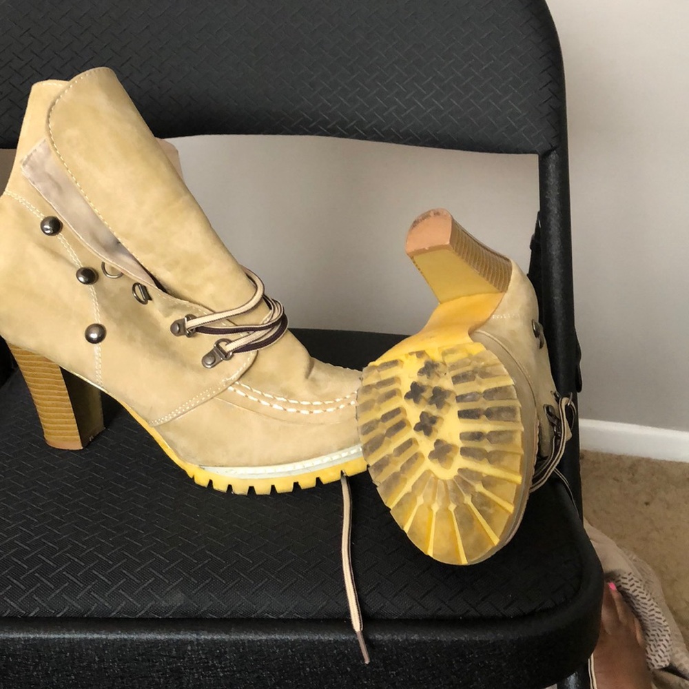 Combat heel boot tan